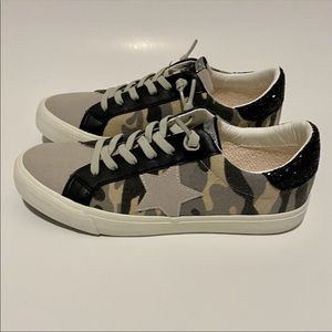 Vintage Havana camouflage sneaker size 7